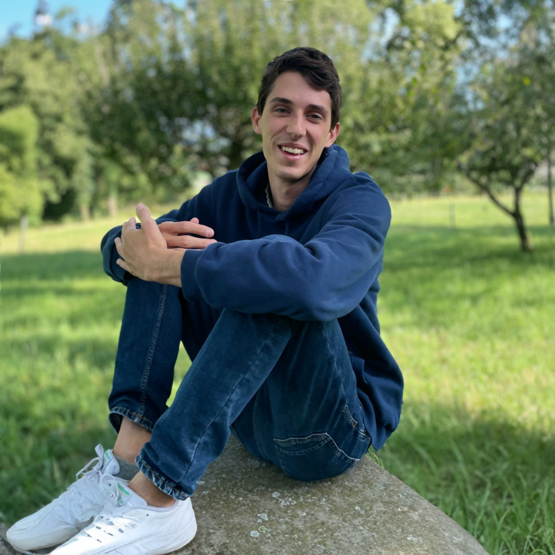 FlorentAlletCommunityManager Florent Allet est community manager chez Diversi0n, il s'occupe des réseaux sociaux