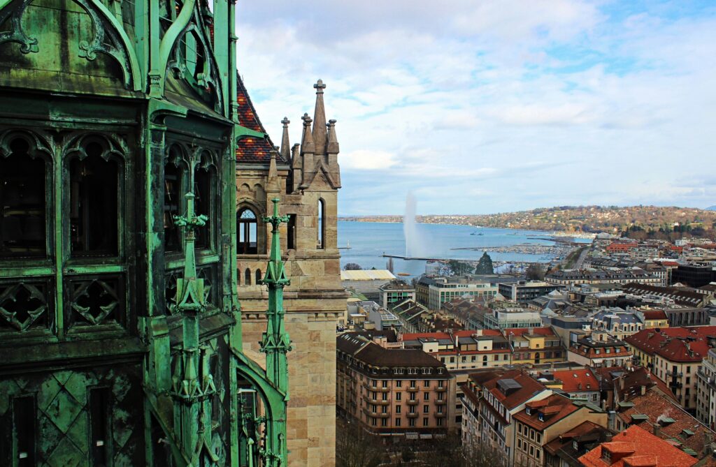 Vue de Genève au soleil pour une soirée Murder Party et jeu d'enquête grandeur nature